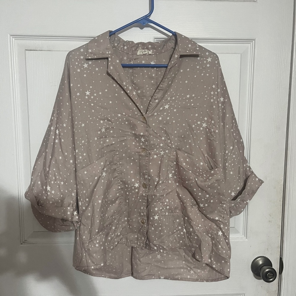 entro | beige star button up oversized top - Sz l